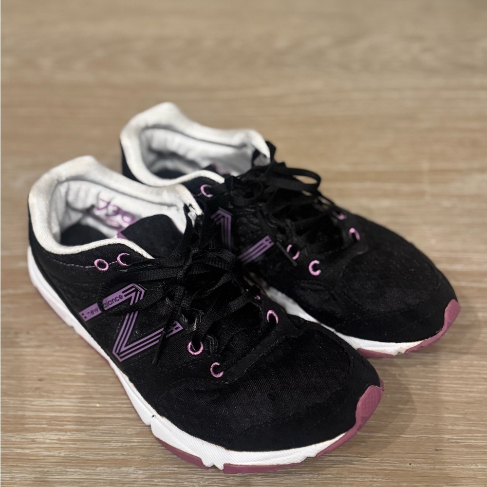 New Balance 730 women’s black & purple lace sneakers running shoes size 7.5